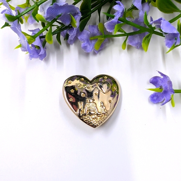 DreamWorks Shrek Heart Shaped Vintage Brooch with Shrek, Donkey & Fiona - Picture 1 of 6